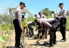 Cegah Abrasi, Siswa Diktukba SPN Polda Jatim Tanam Mangrove dan Berbagi Bansos