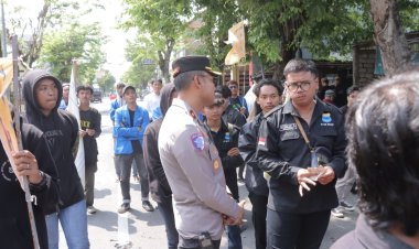Polres Lamongan Berikan Pelayanan Humanis, Aksi Unjuk Rasa PC PMII di DPRD Kondusif
